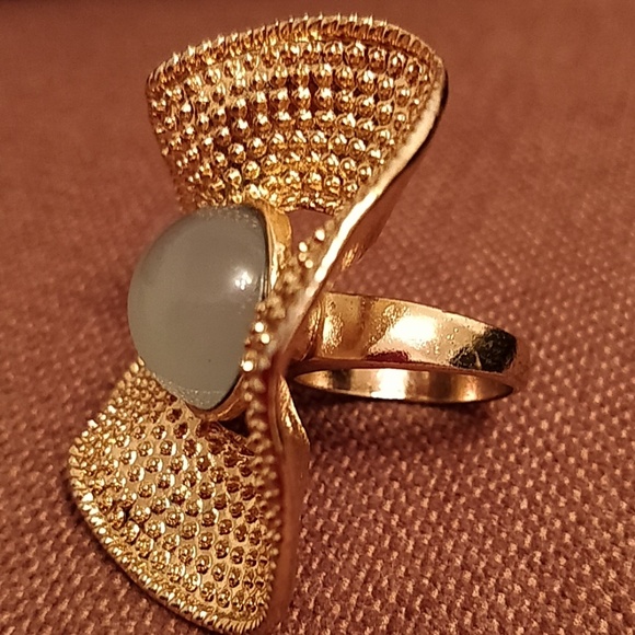 Ring - Picture 2 of 4